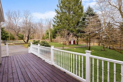 536 Peenpack Trl, Sparrowbush, NY 12780-5106