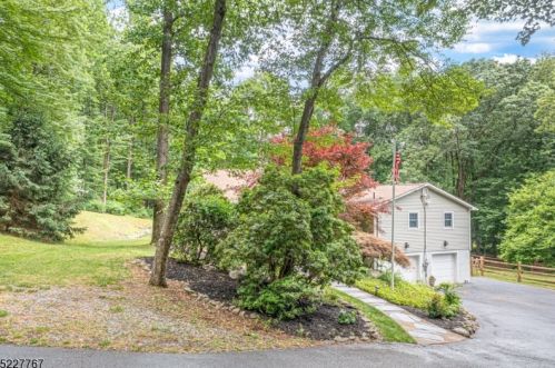 111 Andover Mohawk Rd, Andover NJ  07821-5004 exterior