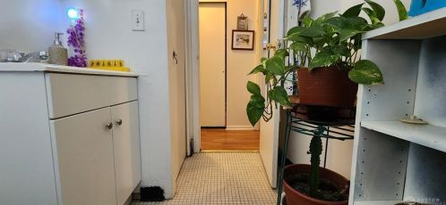 8121 Daly Rd, Cincinnati OH 45231-5702 exterior