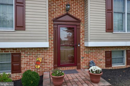 636 Cloverfield Dr, Beartown, PA 17555-9431