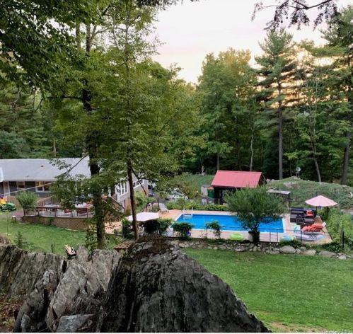 31 Van Dam Rd, Hyde Park, NY 12538-1708