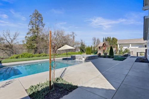 10817 Goldsborough Cir, Valley Home CA 95361-7649 exterior