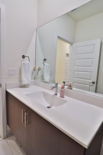 15832 91st Ct, Hialeah FL  33018-1951 exterior