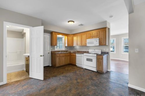 30 Foster St, Manchester CT 06040-5330 exterior