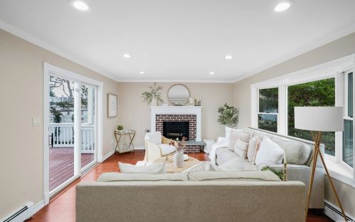 428 Oak Neck Rd, West Islip NY  11795-3614 exterior