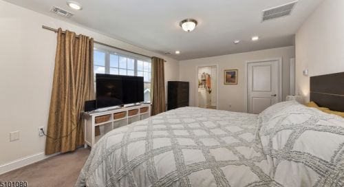 38 Walnut St, Little Falls NJ  07424-1402 exterior