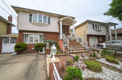 116 Lucille Ave, Floral Park, NY 11003-2721