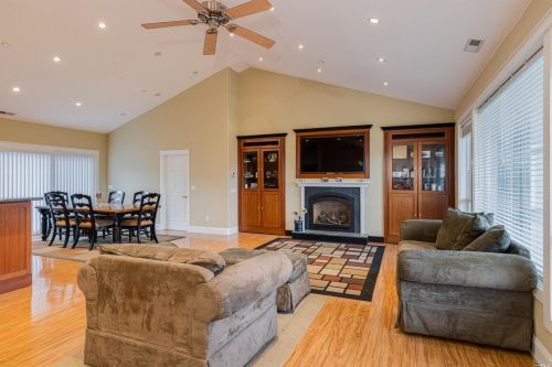1857 Alice Dr, Penngrove CA  94951-9750 exterior