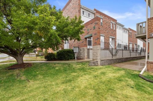 7850 Harwood Ave, Milwaukee, WI 53213-2561