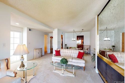 18925 Circle Of The Oaks, Santa Clarita CA  91321-1420 exterior