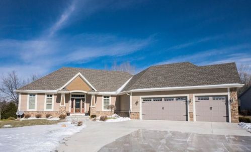 2376 Brookside Dr, Jackson, WI 53037-8913