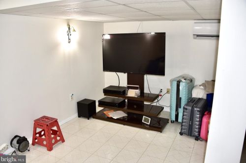 1 Courtney Ln, Downingtown PA  19372-1071 exterior