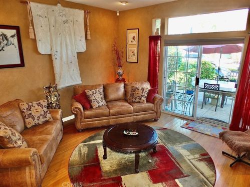 227 Glendora Ave, Long Beach CA  90803-3504 exterior