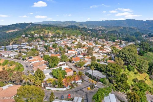 142 Pueblo Ln, Topanga CA  exterior