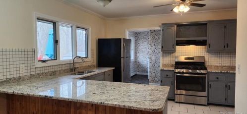 1 Victoria Dr, Moosup, CT 06354-1117