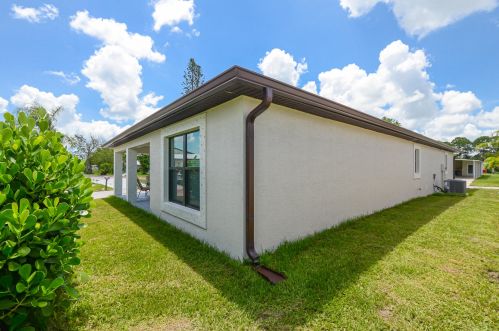 2 Tosca, Fort Pierce FL 34951-2819 exterior