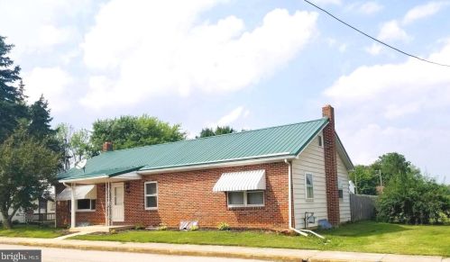 29 Water St, Charnita, PA 17320-8331