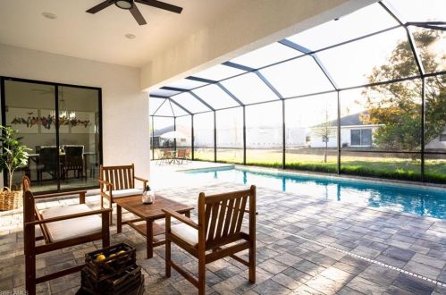 1228 35th Ave, Cape Coral, FL 33993-9445