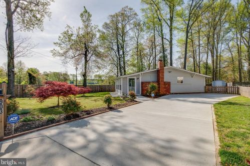 903 Totten Rd, Woodbridge, VA 22191-1424