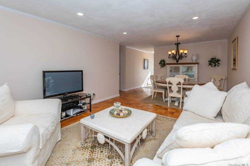 11 Harbour Ln, Muttontown, NY 11771-2729