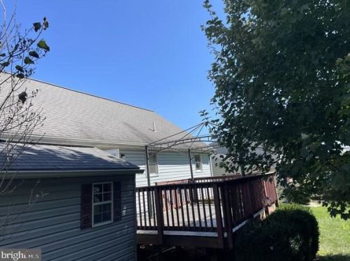 330 Barberry Dr, Lancaster PA  17601-1360 exterior