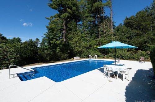 58 Quail Hollow Dr, Southington CT  06489-1616 exterior