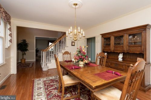 718 Meadowcreek Cir, Prospectville PA 19002-2074 exterior