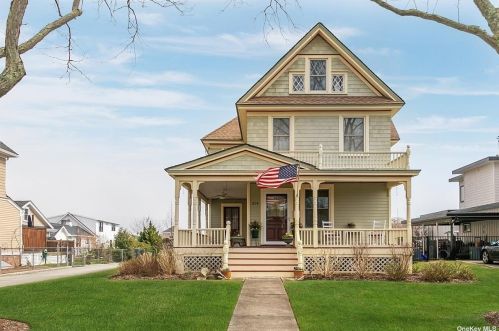 314 Ocean Ave, Amityville, NY 11701-3631