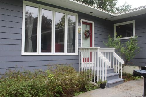84 Columbine Dr, Bridgeport, CT 06611-4603