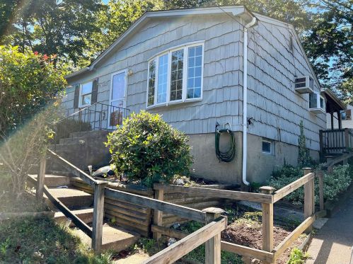 393 Echo Ave, Scotts Beach, NY 11789-1933