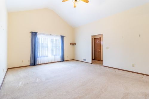 1084 Timberwood Dr, Beaver Falls PA 15010-1614 exterior