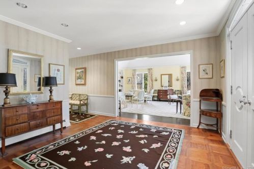 4 Wahackme Ln, New Canaan, CT 06840-3928
