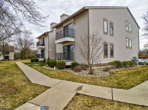 13 Sam Bonnell Dr, Clinton, NJ 08809-1100