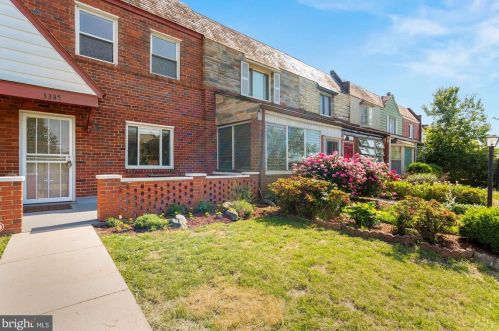 3385 Blaine St, Washington, DC 20019-1328