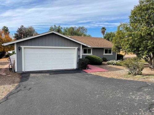 954 Osborne St, Vista, CA 92084-1809