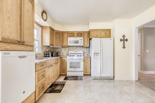 22 Hickory Ln, Garnerville NY  10923-1906 exterior