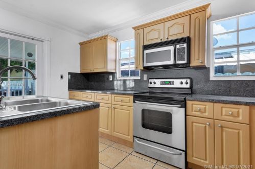 2259 5th Ave, Hialeah FL  33010-2104 exterior