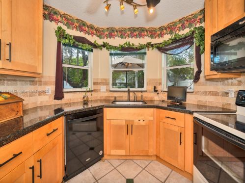 348 107th Ave, Hollywood FL  33026-4068 exterior