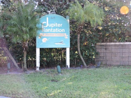825 Center St, Jupiter FL  33458-4114 exterior