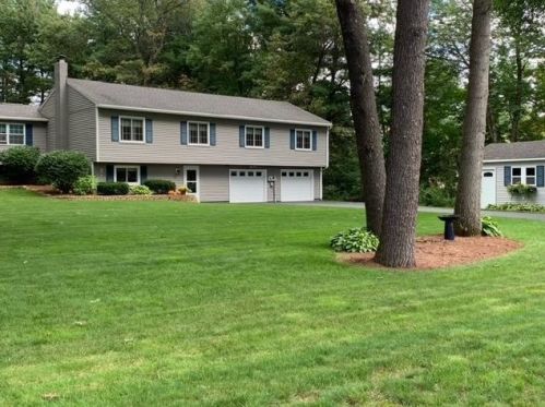 4 Iroquois Cir, Londonderry, NH 03053-7459