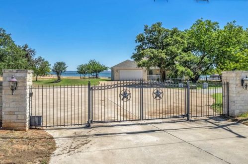 102 Palm Cv, Inks Lake Village, TX 78609-4399