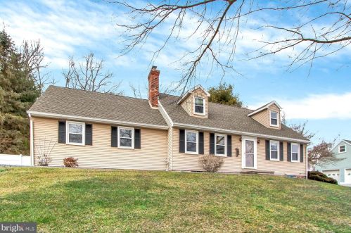 1915 Cedar Dr, Spring Grove, PA 17362-7715
