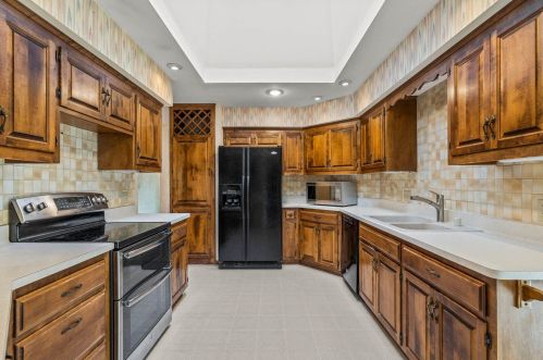 12890 Scarborough Ct, Waukesha WI  53151-6128 exterior