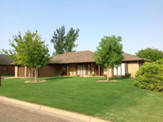 202 Garland St, Plainview, TX 79072-6647