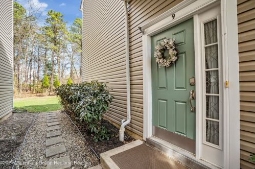 9 Topeka Ct, Tinton Falls, NJ 07712-7507