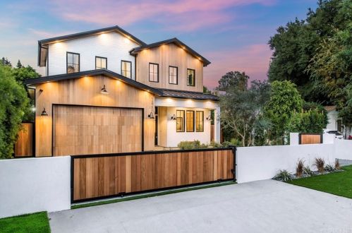 12731 Bloomfield St, North Hollywood, CA 91604-1530