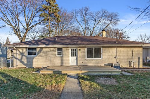 5057 19th St, Milwaukee, WI 53209-5762