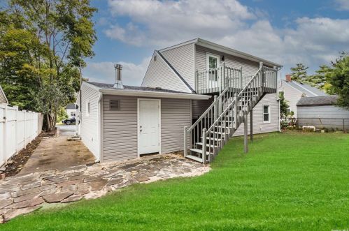 676 Mason St, Westbury NY  11590-4463 exterior