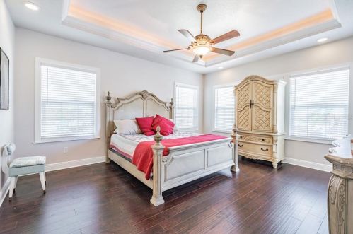 216 Spg Blvd, Tarpon Springs FL 34689-3554 exterior