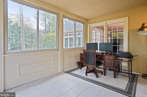 9111 Meadowcreek Ln, Lorton VA  22079-3238 exterior